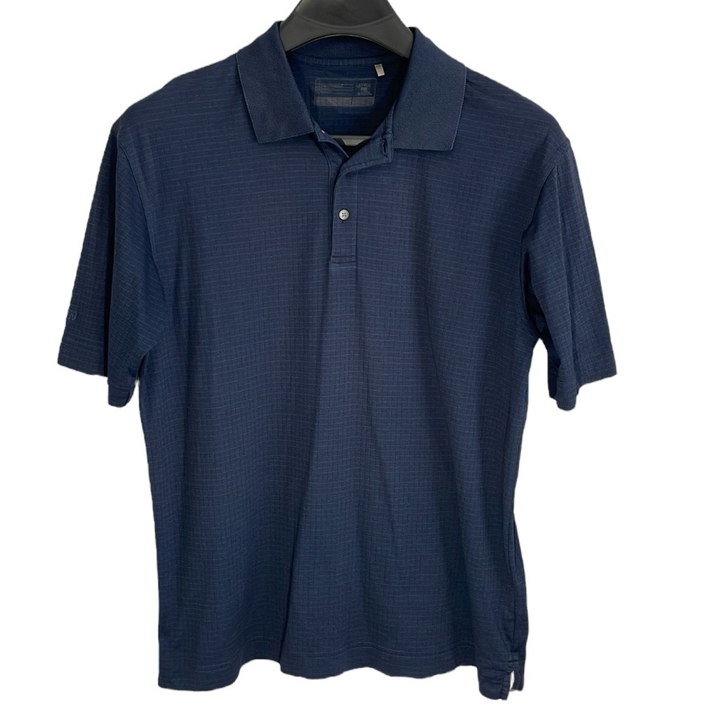 Cutter & Buck Size L short sleeve polo golf shirt. Navy blue w/ square pattern.‎